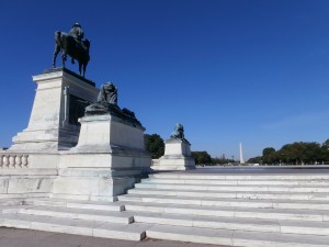 Grant statue facing the Lincoln Memorial - Washington DC