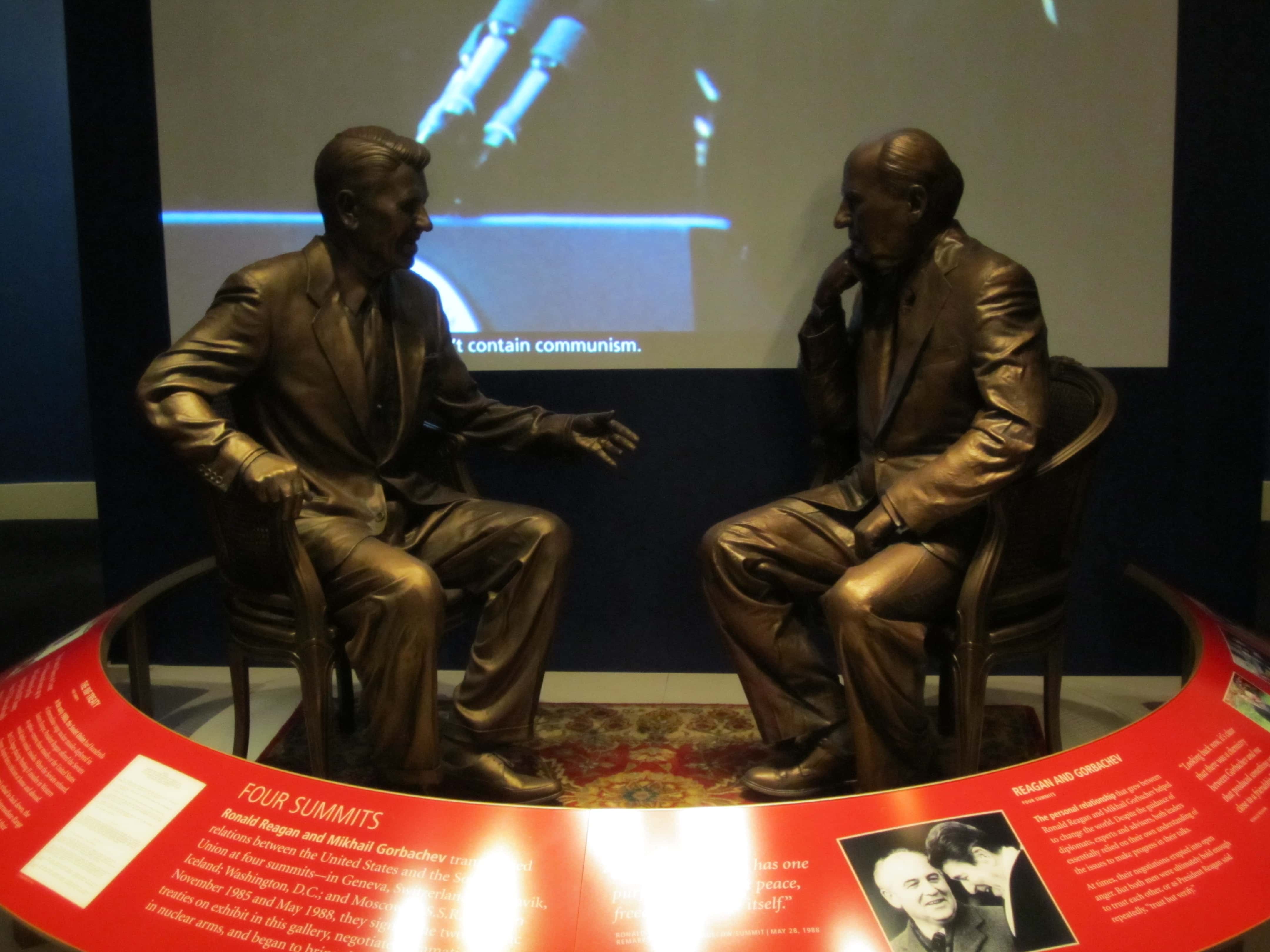 Reagan-Gorbachev statue at the Ronald Reagan Presidential Library - California