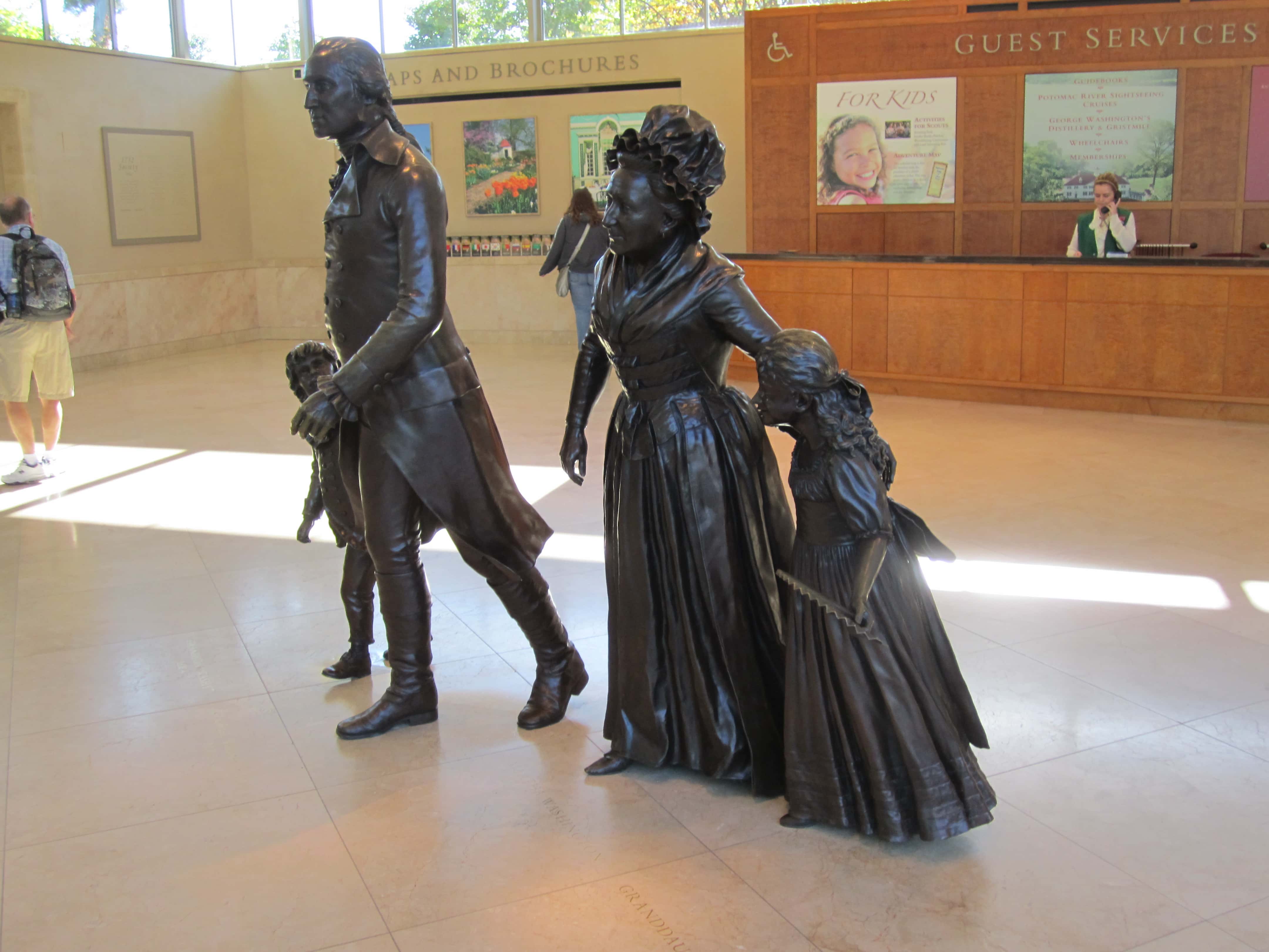 George and Martha Washington statue at Mount Vernon
