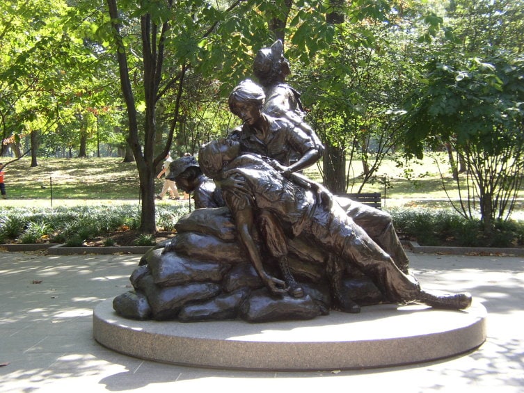 Vietnam War Memorial - Nurses statue - Washington DC
